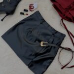 دامن کوتاه چرم مشکی چاکدار