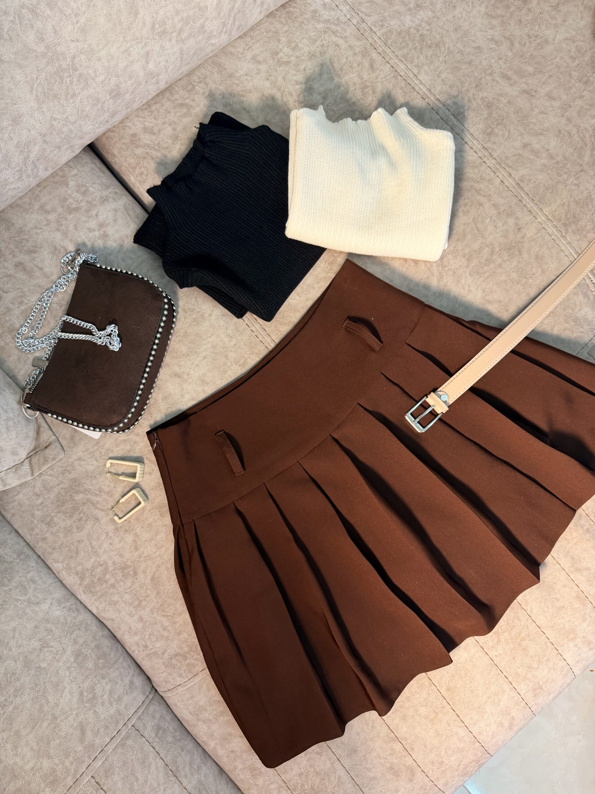 دامن کوتاه پلیسه