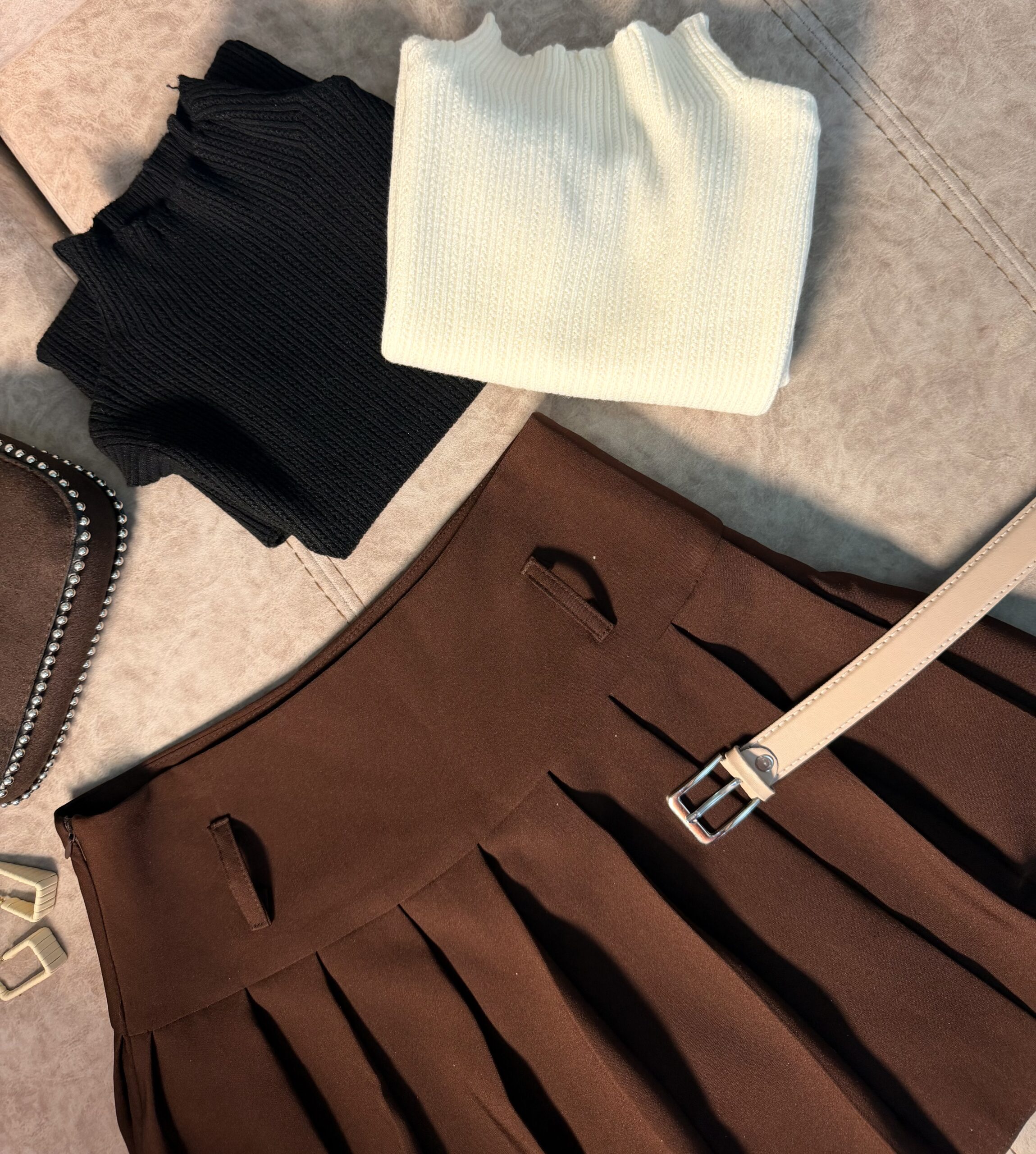 دامن کوتاه پلیسه