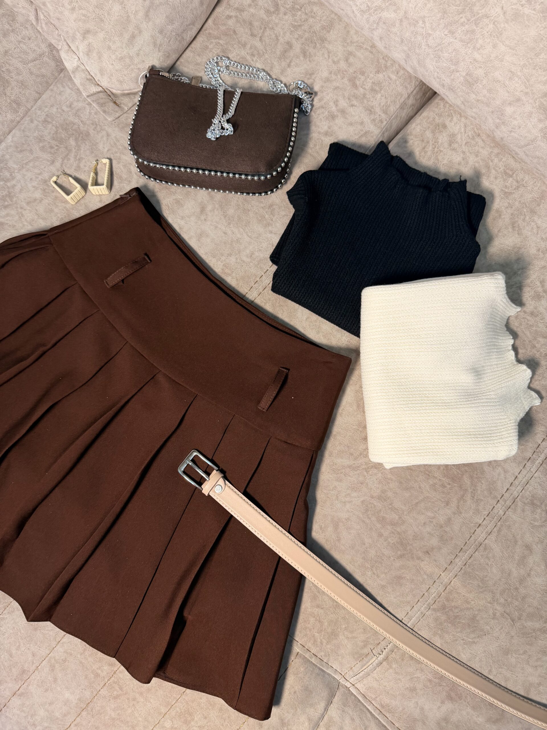 دامن کوتاه پلیسه